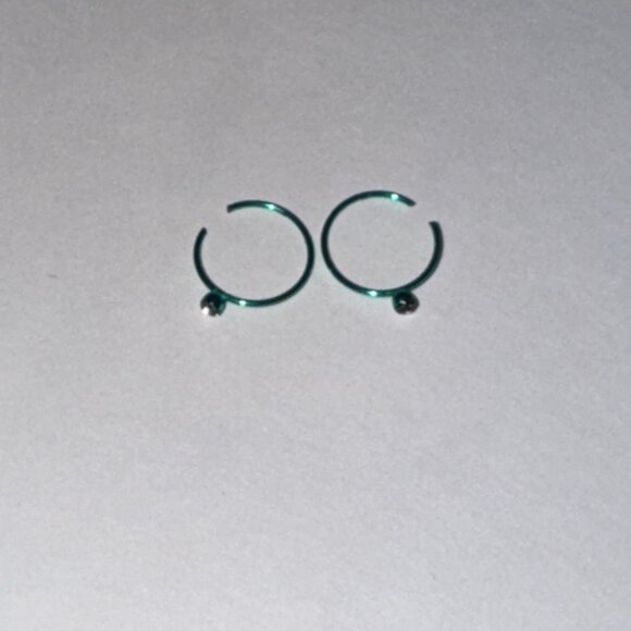 Green 22 Gauge Titanium Plated Hoop Nose Ring - Picture 3 of 6